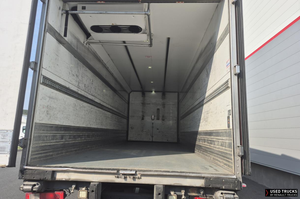 Renault Trucks D Wide 320