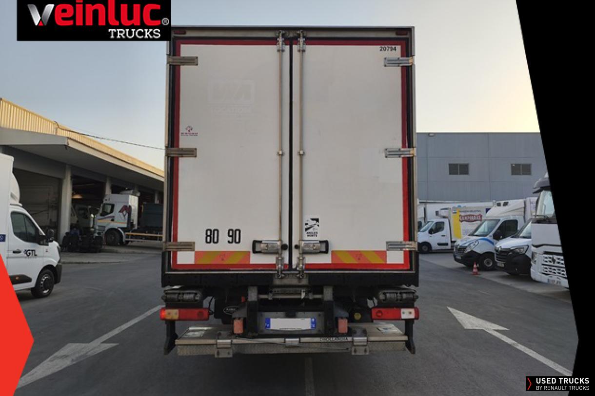 Renault Trucks D Wide 320