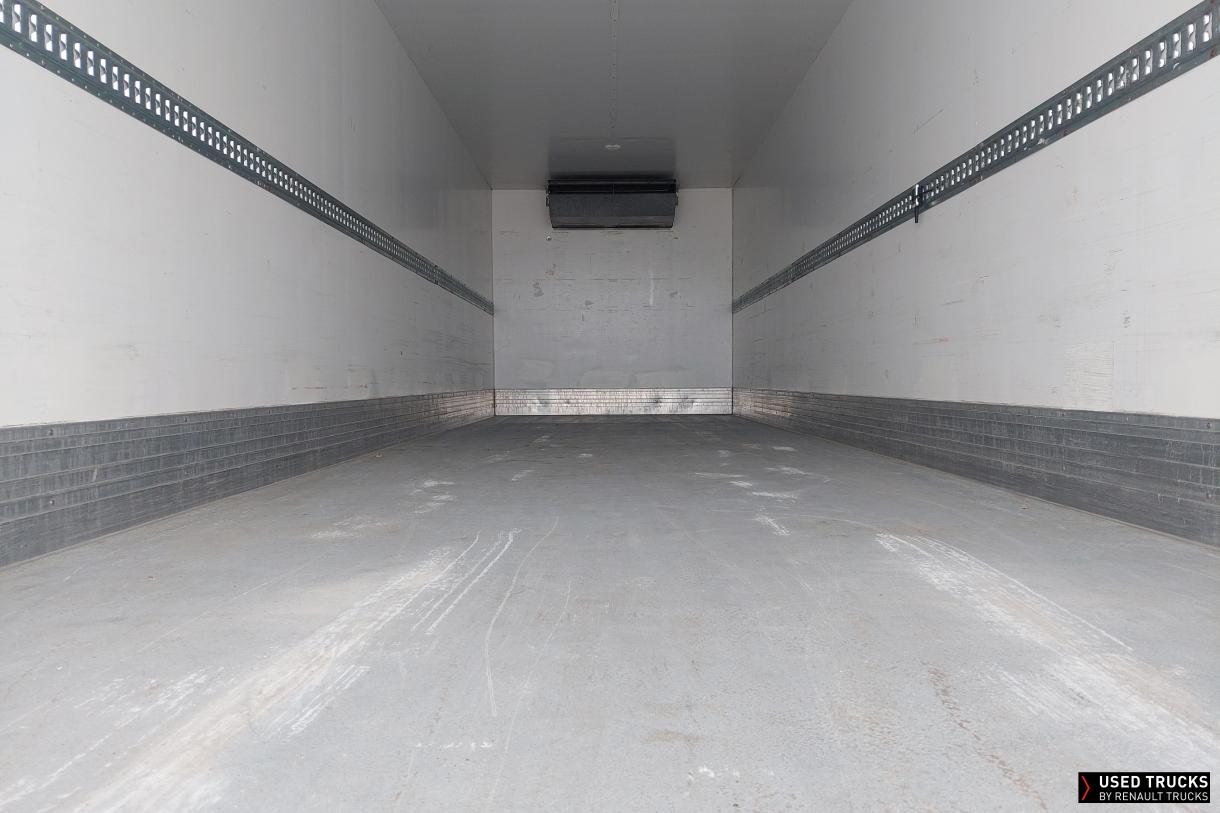 Renault Trucks D Wide 320
