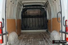 Renault Trucks Master
                                          135